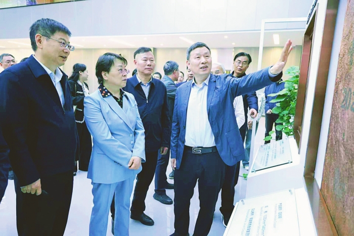 省政协调研组来集团公司调�? text=